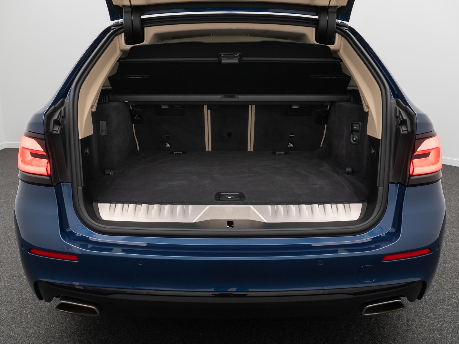 Fahrzeugabbildung BMW 530e Alarm AHK ACC Kamera DAB HiFi WLAN Sport