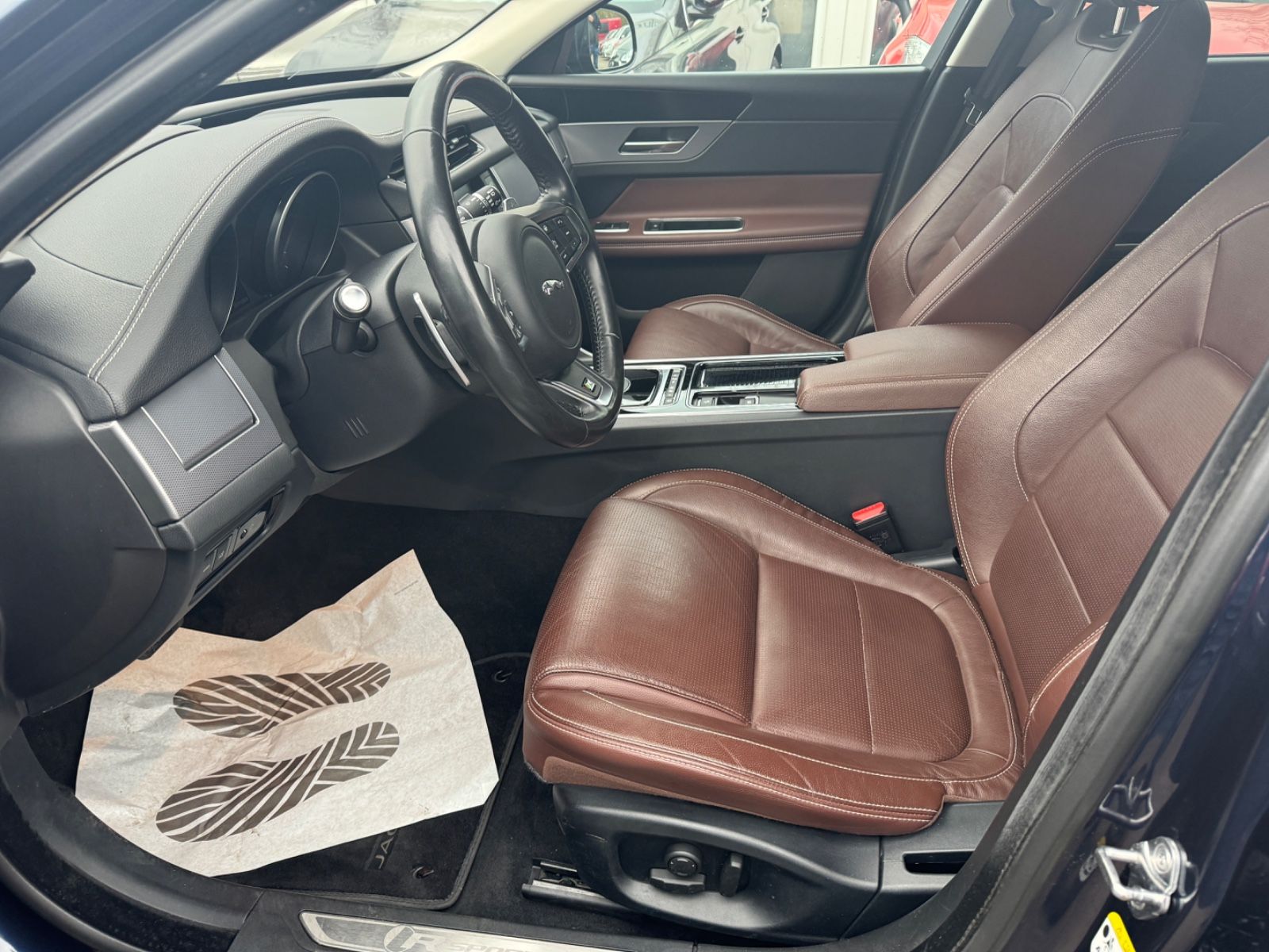 Fahrzeugabbildung Jaguar XF Sportbrake R-Sport AWD Leder+Navi+HUD+LED