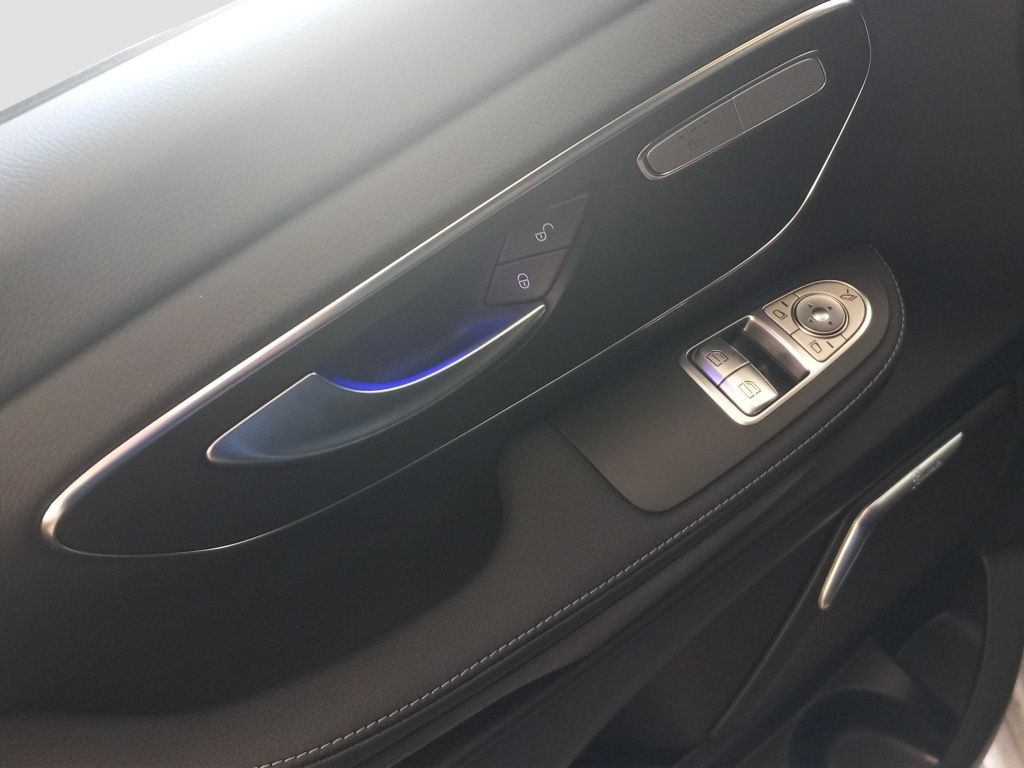 Fahrzeugabbildung Mercedes-Benz V 300 d 4MATIC AVANTGARDE Lang AHK*Leder*Navi