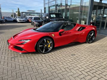 Ferrari SF90 STRADALE 4.0 PHEV 735KW *Ein Traum in Rot*