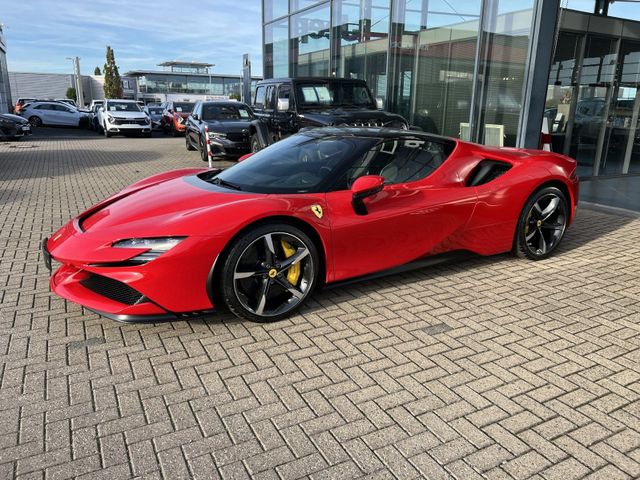 Ferrari SF90 STRADALE 4.0 PHEV 735KW *Ein Traum in Rot*