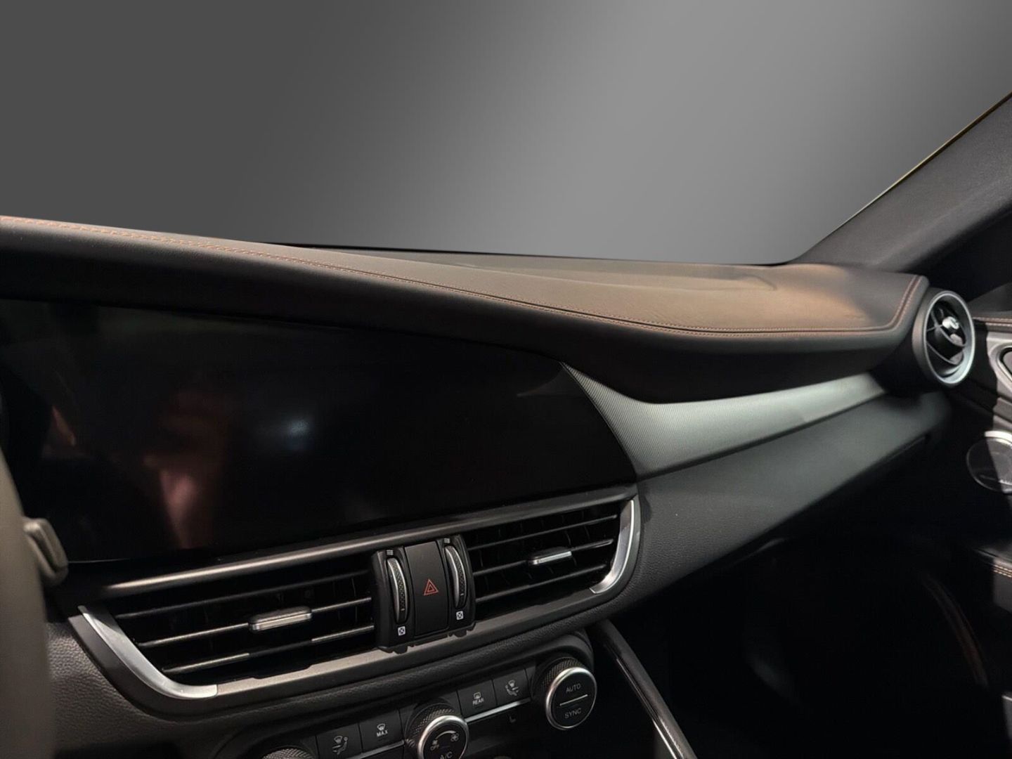 Fahrzeugabbildung Alfa Romeo Giulia 2.0Turbo Q4 Intensa +HARMAN/KARDON+PANORA