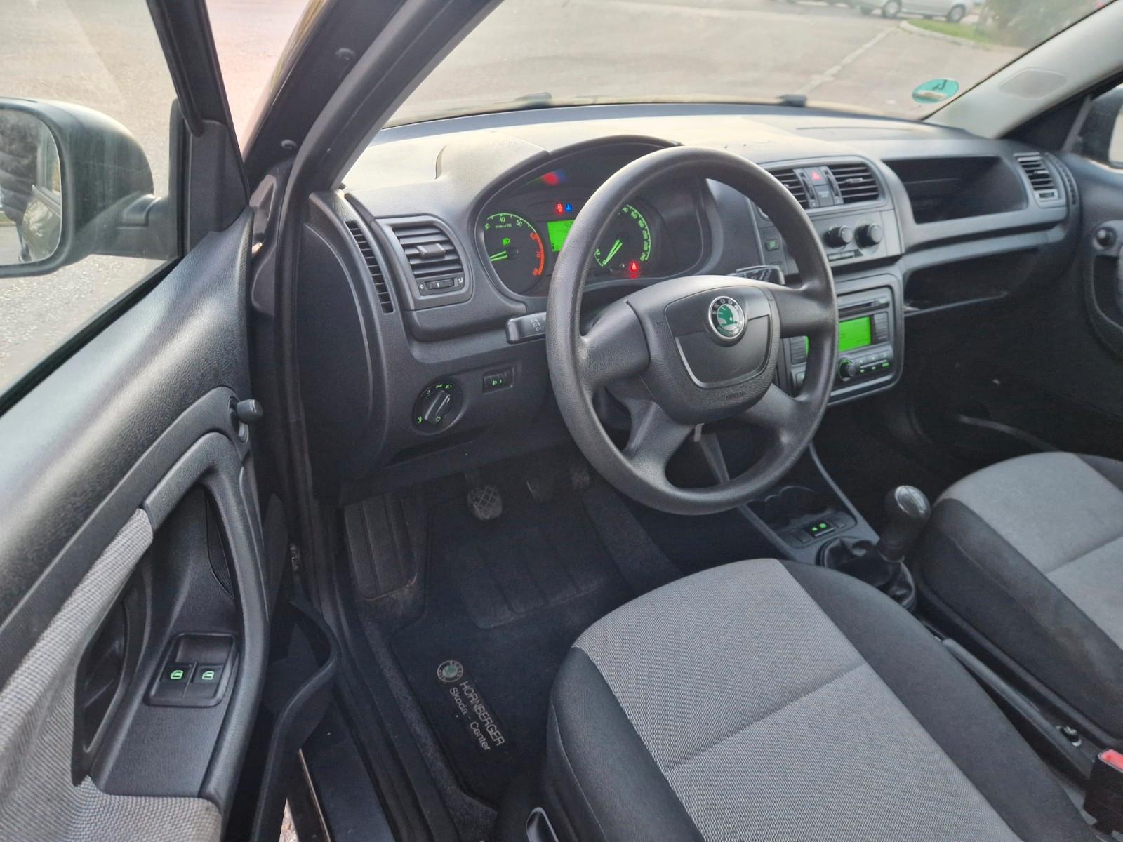 Skoda Fabia 2010 — photo 11