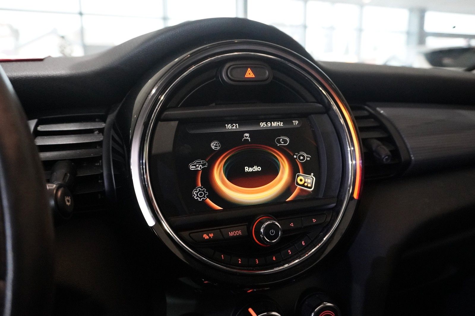 Fahrzeugabbildung MINI COOPER 1.5 3-TÜR PANO./SHZ/KLIMA/BT