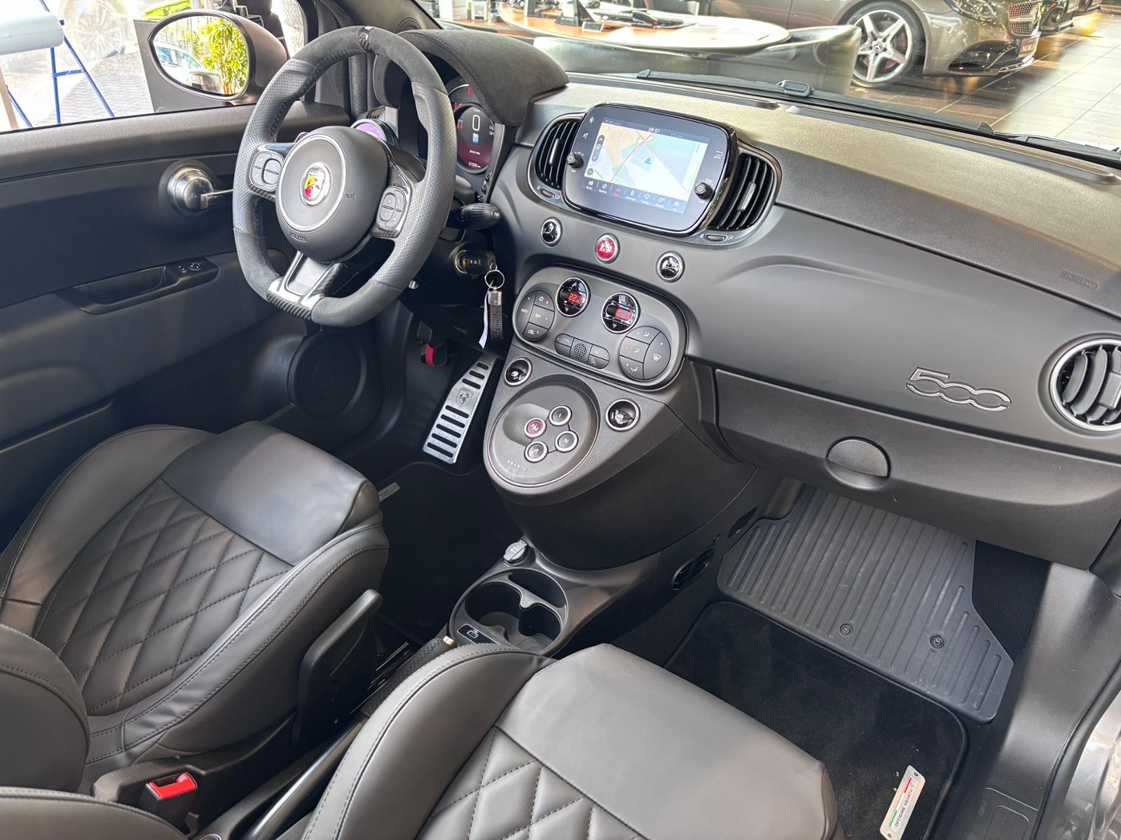 Fahrzeugabbildung Abarth 695C Automatik KLIMA NAV BEATS LEDER SHZ