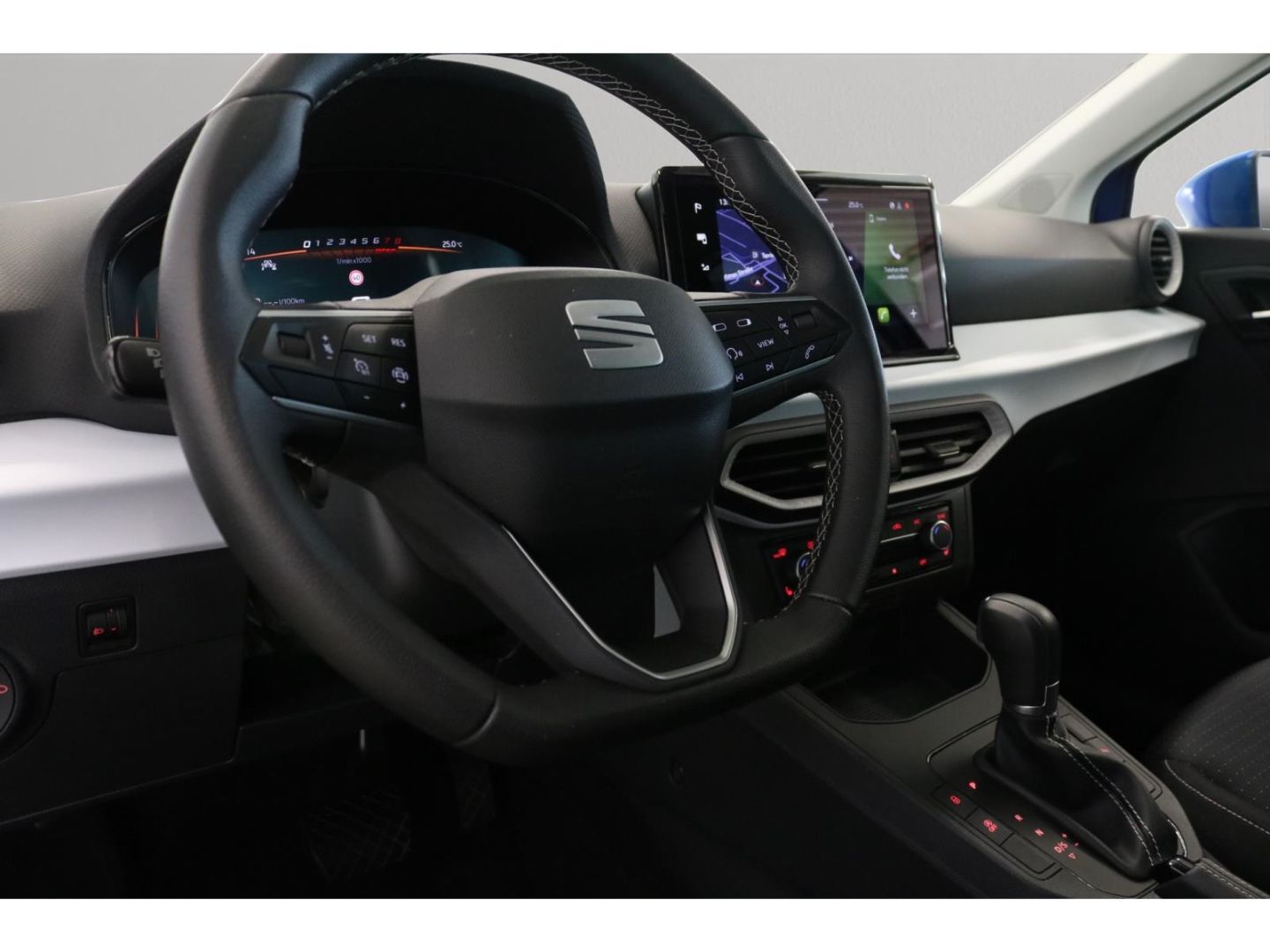 Fahrzeugabbildung SEAT Ibiza Style Navi Kamera LED Klimaautomatik Alu