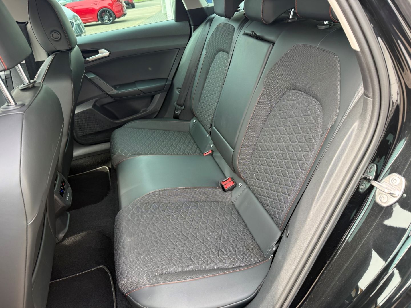 Fahrzeugabbildung SEAT Leon Sportstourer FR Navi Digitales Cockpit LED