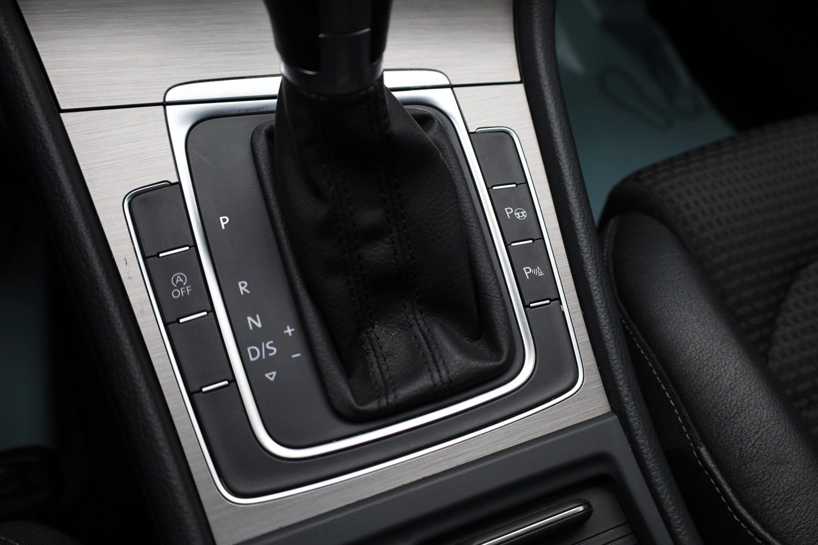 Fahrzeugabbildung Volkswagen Golf VII Variant Comfortline T.Leder,Navi,Xenon