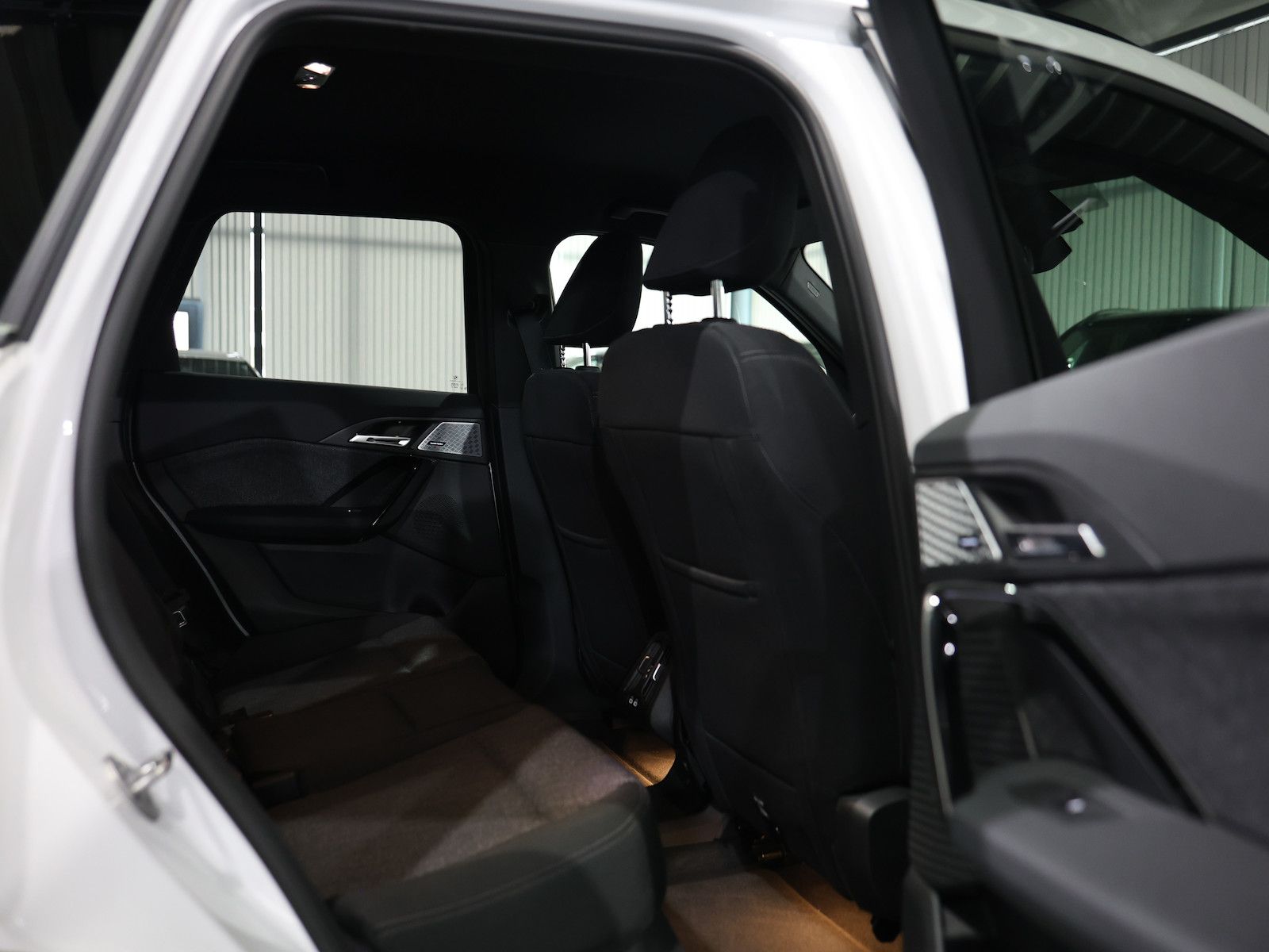 BMW iX1 30 xDrive 95,7% PREMIUM / HARMAN/KARDON, LED foto 21