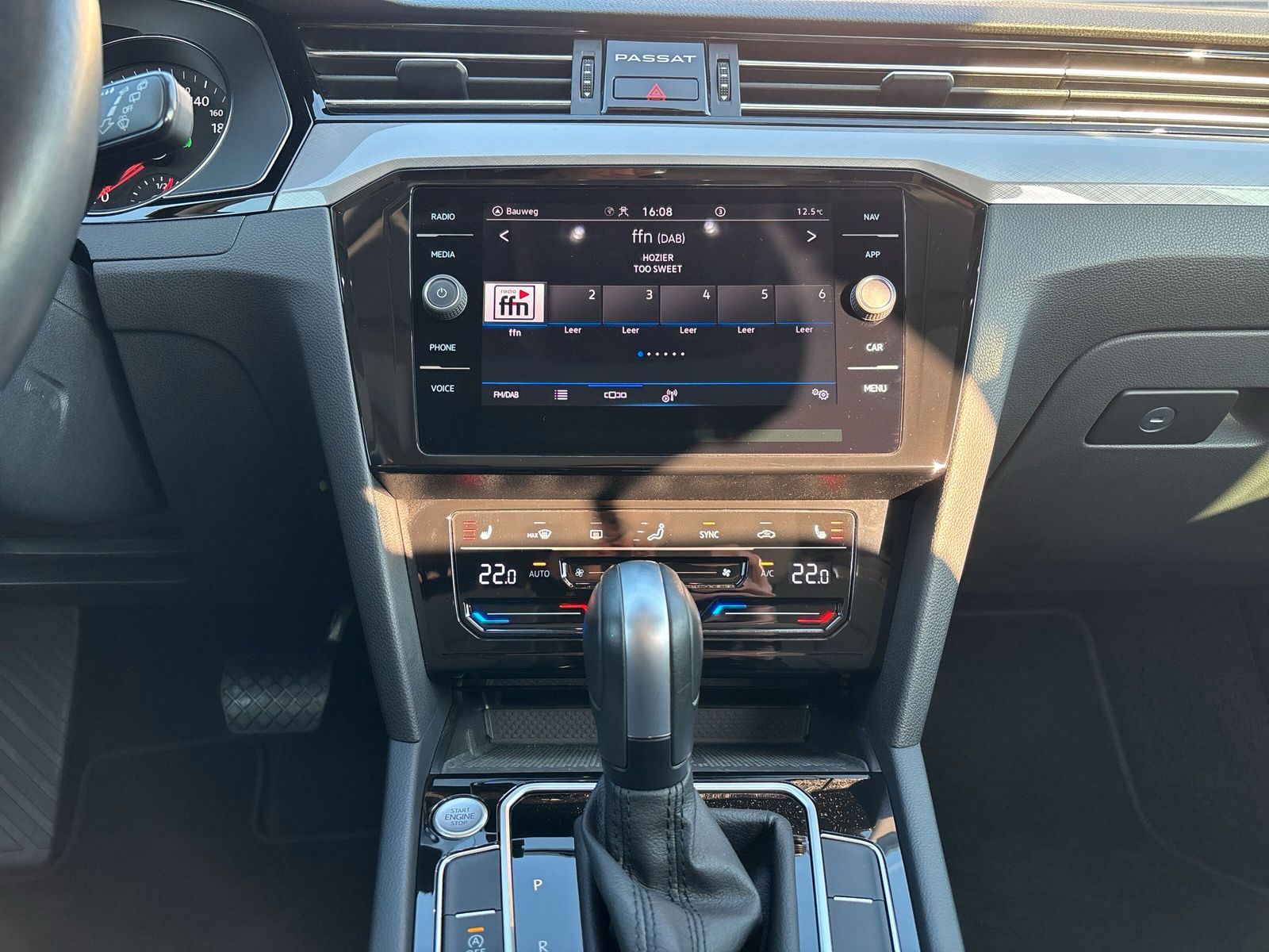 Fahrzeugabbildung Volkswagen Passat Variant Business 2.0 TDI DSG AHK App-Conn