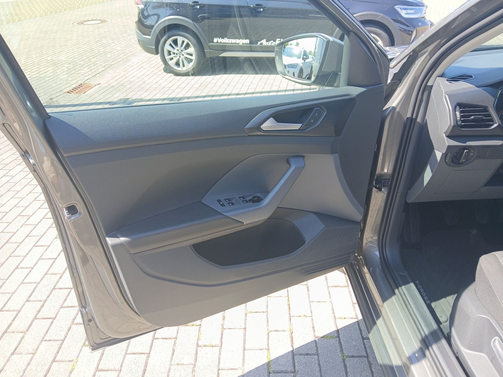 Fahrzeugabbildung Volkswagen T-Cross TSI Life LED