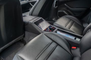 Fahrzeugabbildung Porsche Panamera 4 360°|NACHTS.|SOFTCL.|STANDHZ.|AMBIE.
