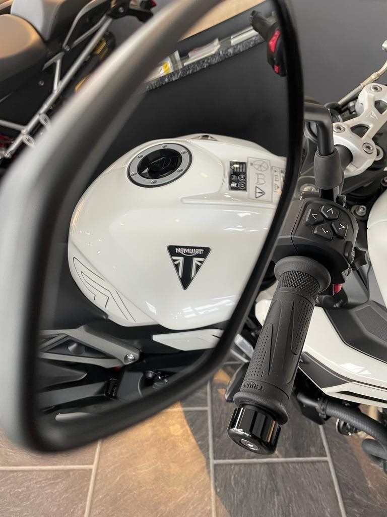 Fahrzeugabbildung Triumph Street Triple 765 R EU5_SOFORT VERFÜGBAR