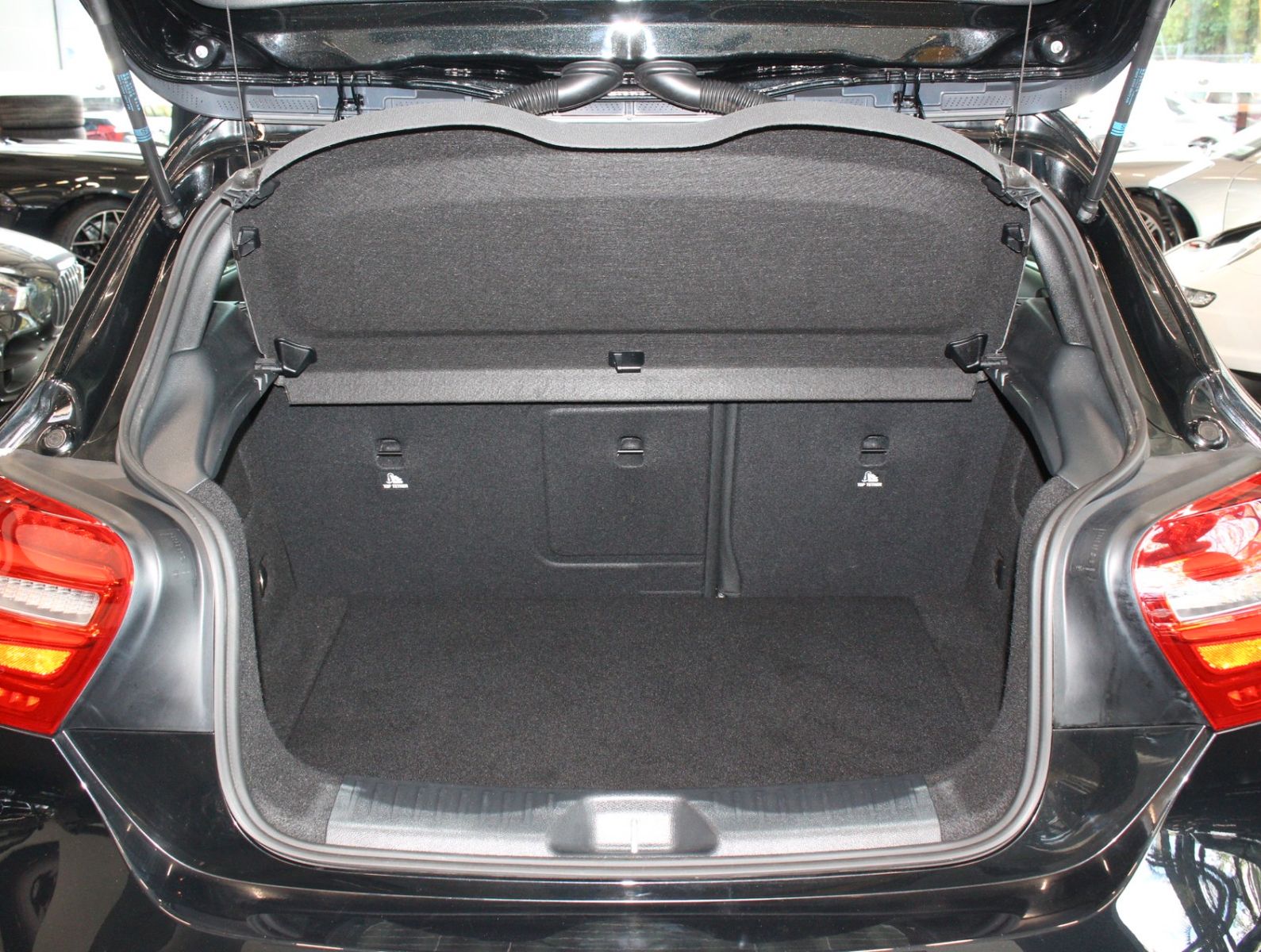 Fahrzeugabbildung Mercedes-Benz A 200 BlueEfficiency Urban 2.Hand+Nur17TKM