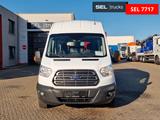 Ford Transit / Transport von Personen im Rollstuhl - Stationärer Kran