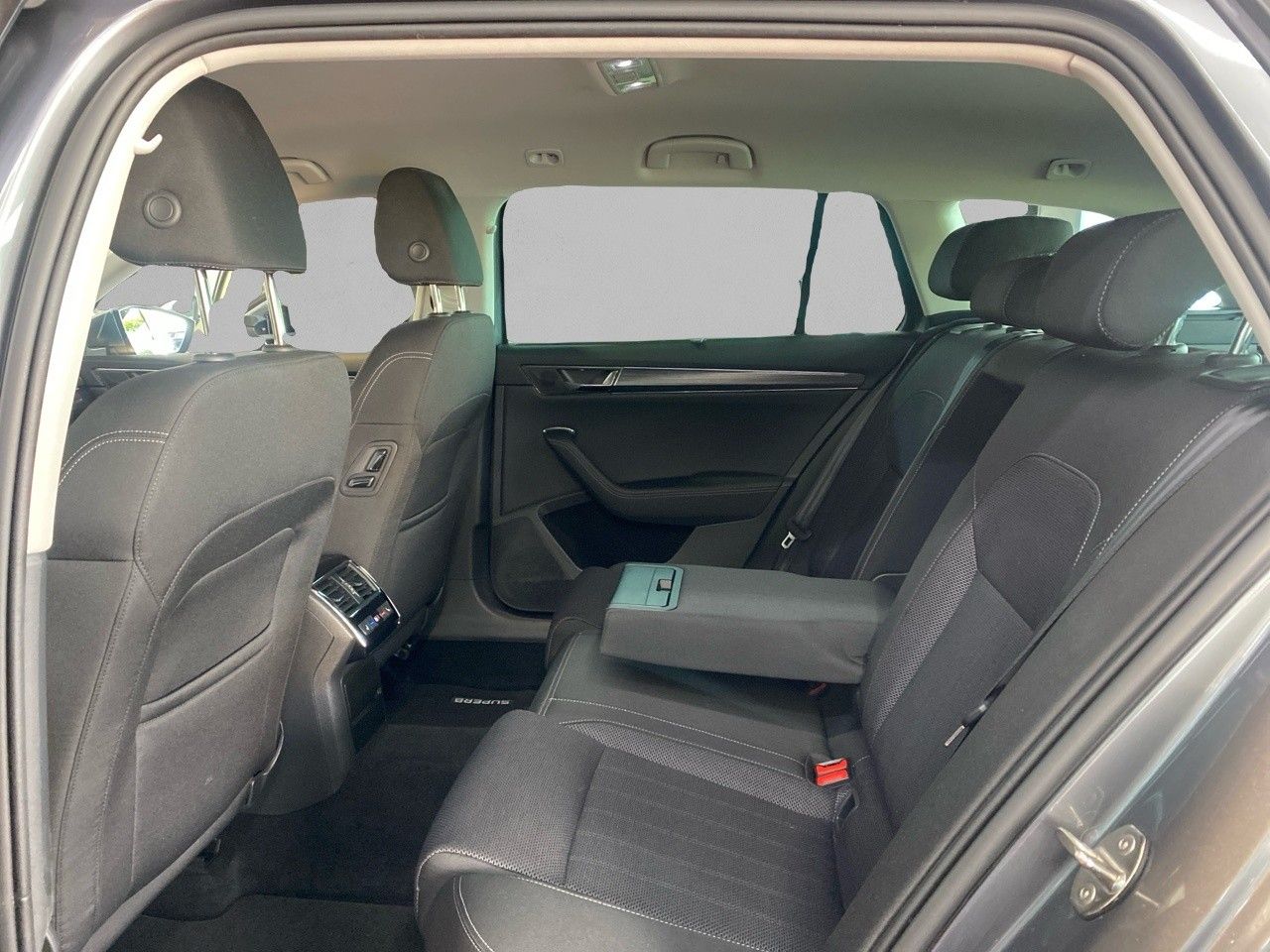 Skoda Superb Combi Style 2.0 TDI NAVI AHK KAM ACC LED foto 15