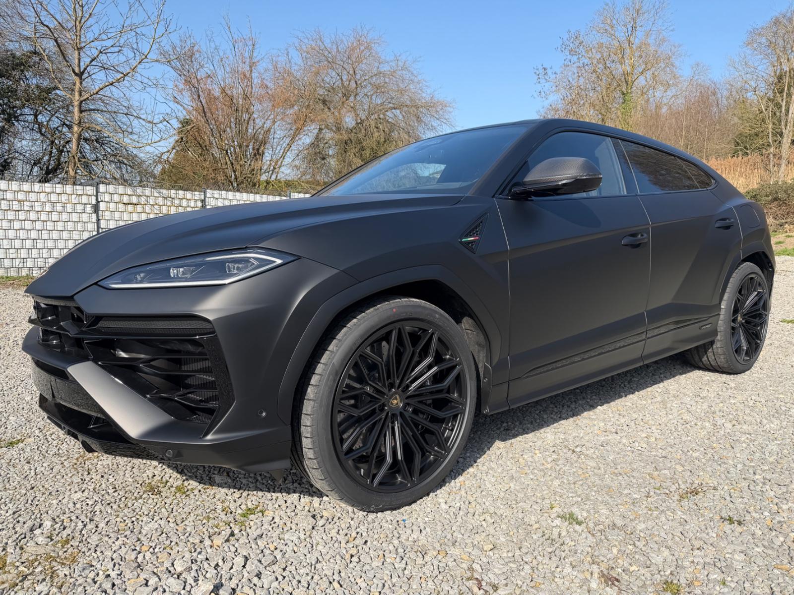 Lamborghini URUS SE*PRODUCTION 26*BLACK MATT*PANO*23ZOLL*