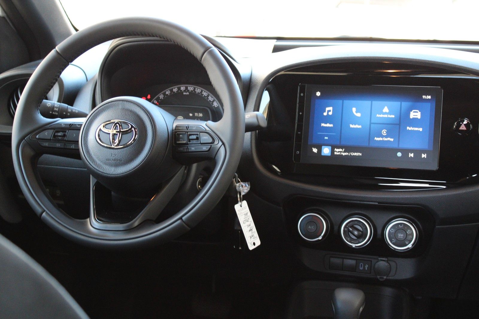 Fahrzeugabbildung Toyota Aygo X Play AUTOMATIK + Alu + AKR