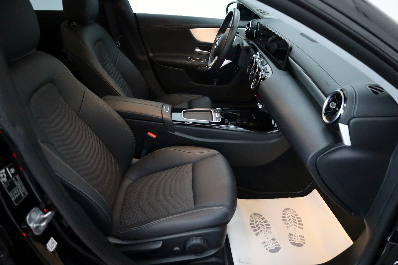 Fahrzeugabbildung Mercedes-Benz CLA 200d SB, T.Leder,Navi,Night-Paket,LED,SH +WR