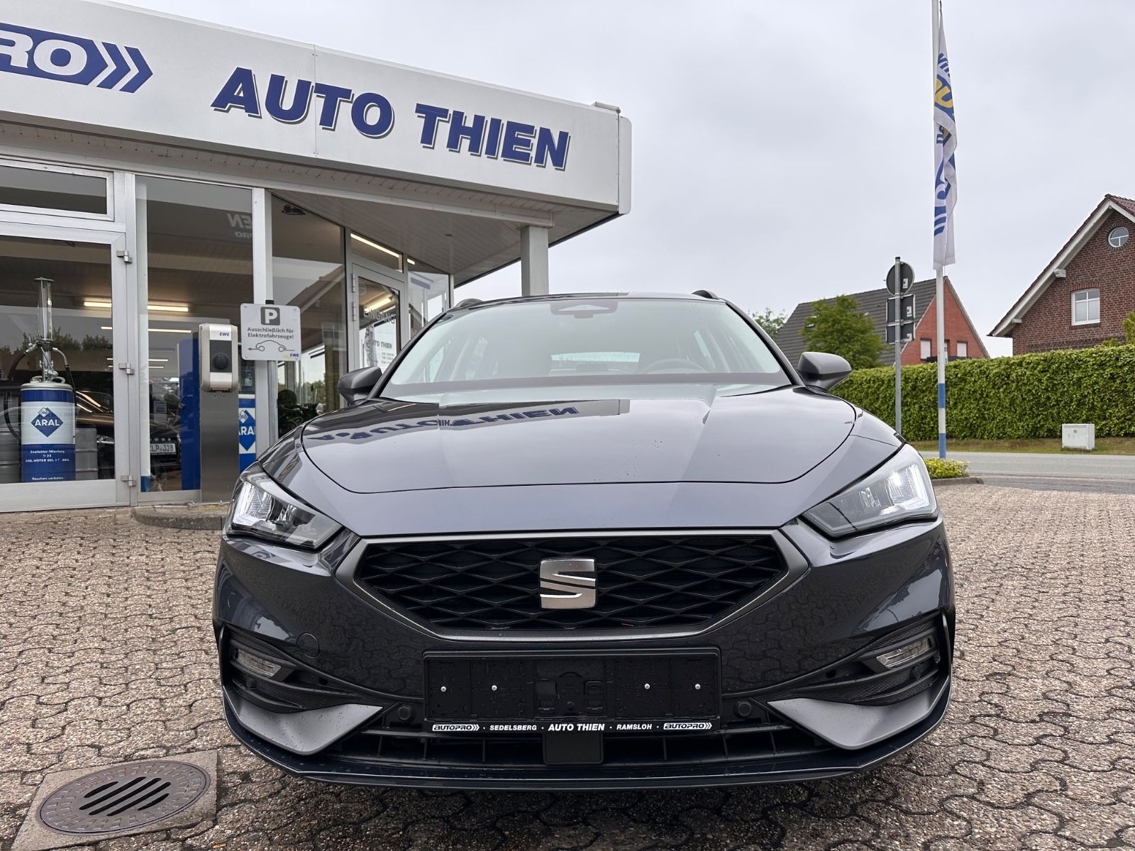 Fahrzeugabbildung SEAT Leon ST FR 1.5 eTSI DSG LED/GRA/SHZ/Kamera/APP
