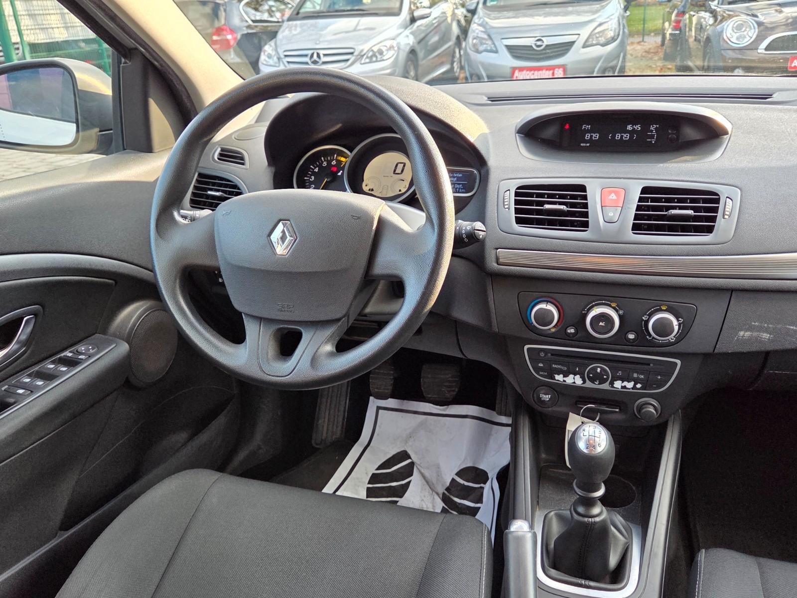 Renault Megane 2010 — photo 17