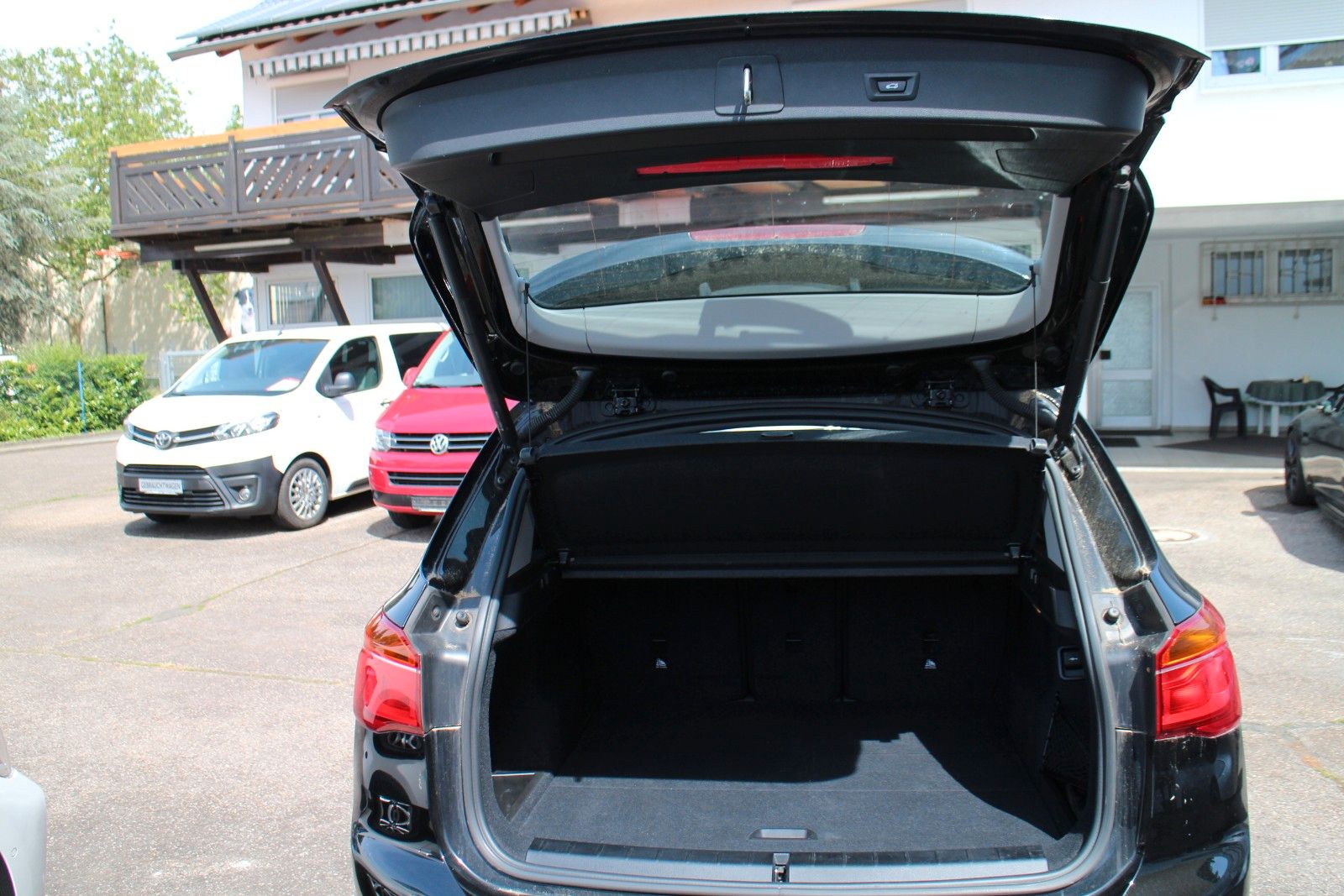 BMW X1 sDrive18d  Autom/Navip/Klimaaut/PDC/Multi/19" foto 16