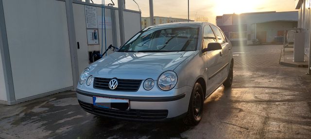 Volkswagen Polo Limousine 1.4 Comfortline *TÜV NEU*