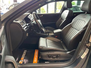 Skoda Superb Combi L&K *PANO*ACC*AHK*LEDER*NAVI*BI-XEN