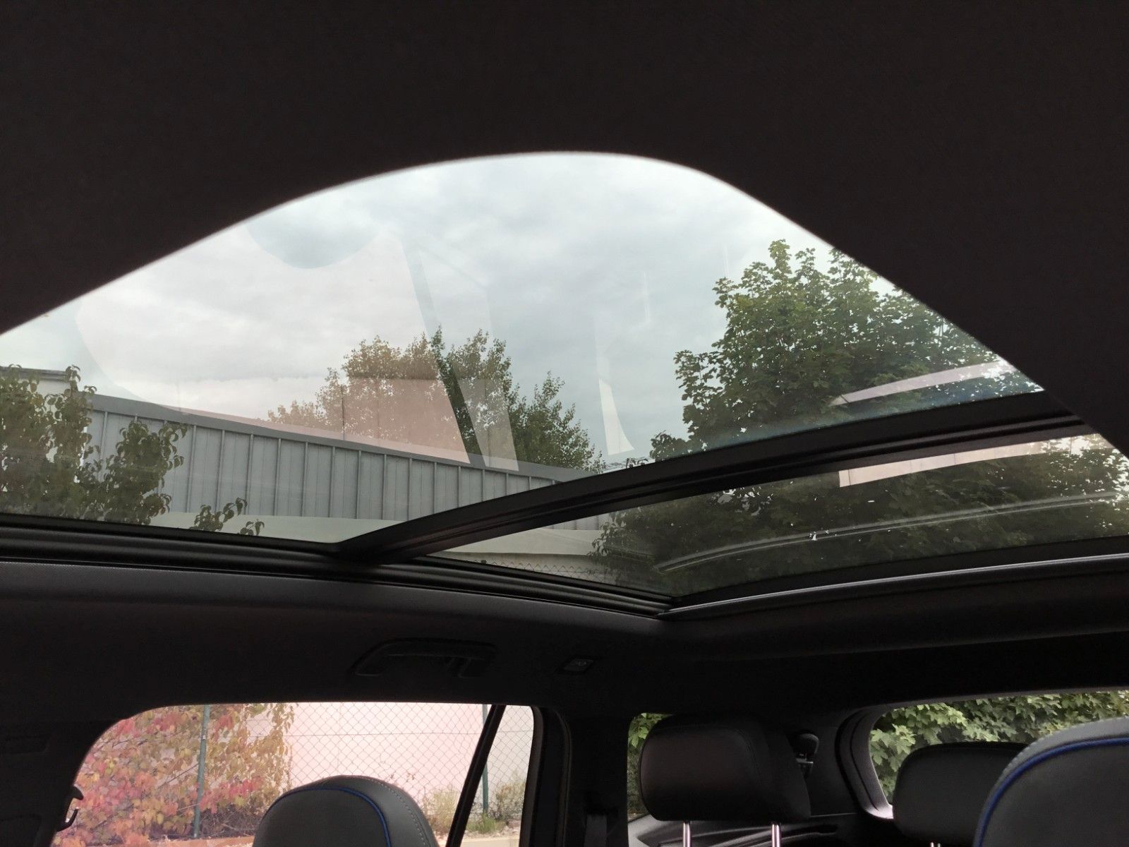 Fahrzeugabbildung Volkswagen Tayron 2.0 TSI DSG 4M R-Line+7S+Pano+AHK+Headup