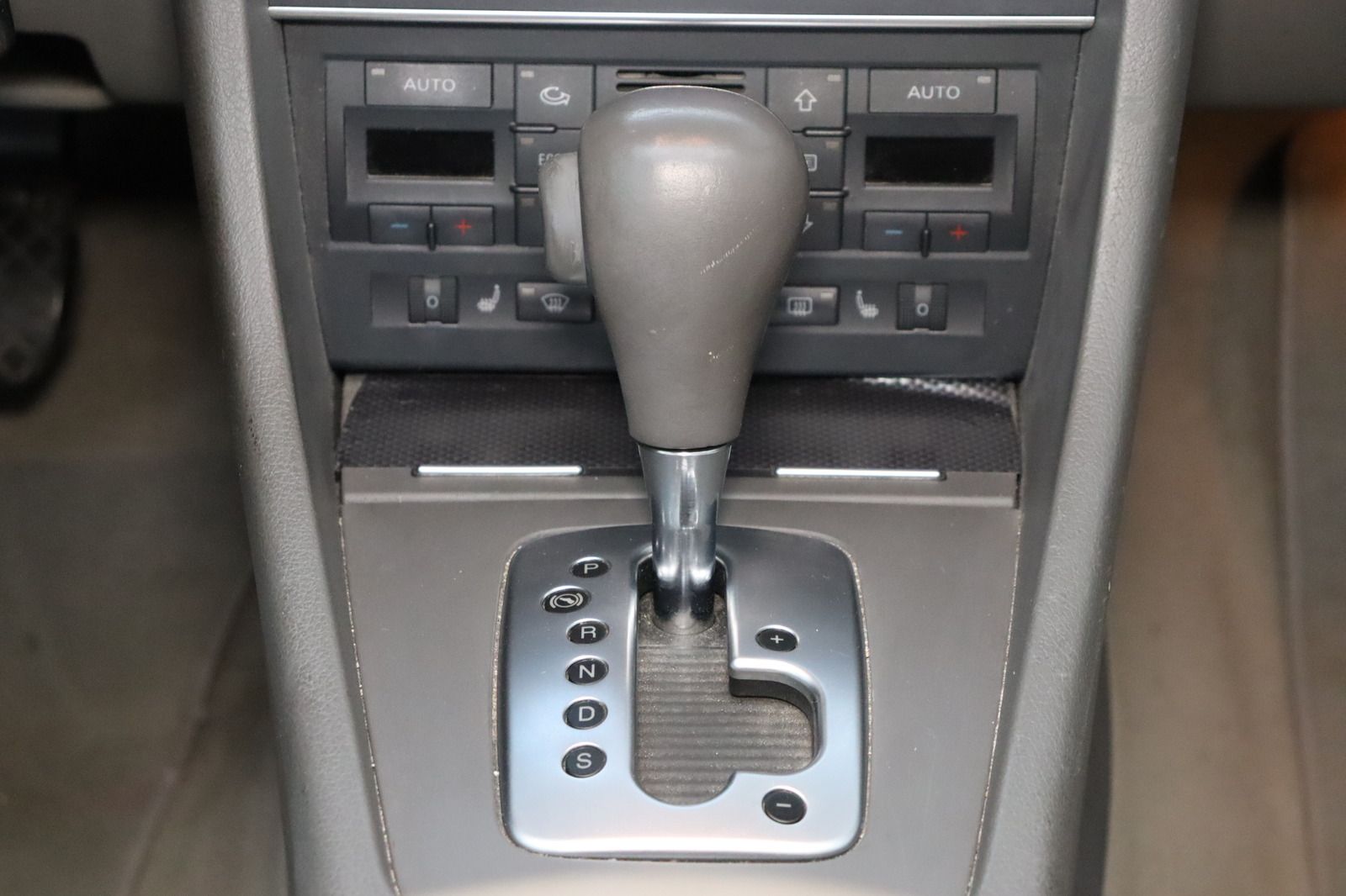 Fahrzeugabbildung Audi A4 Cabriolet 2.0 TDI Top-Zustand * Automatik