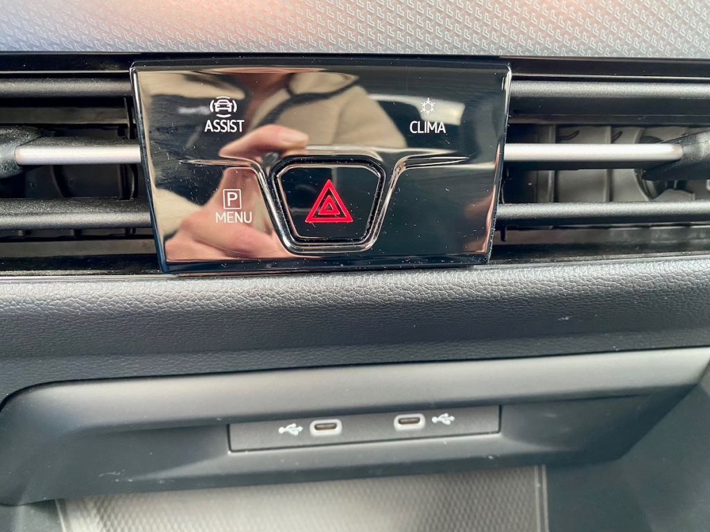 Fahrzeugabbildung Volkswagen Golf Variant 1.5 TSI Life AHK GZJR AAC KAM SHZ