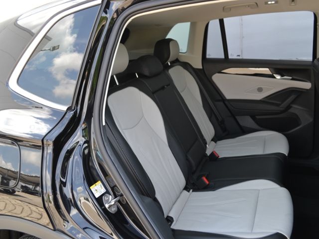 Tiguan 2.0 TDI DSG Elegance UPE: 65.801€/AHK/PAN