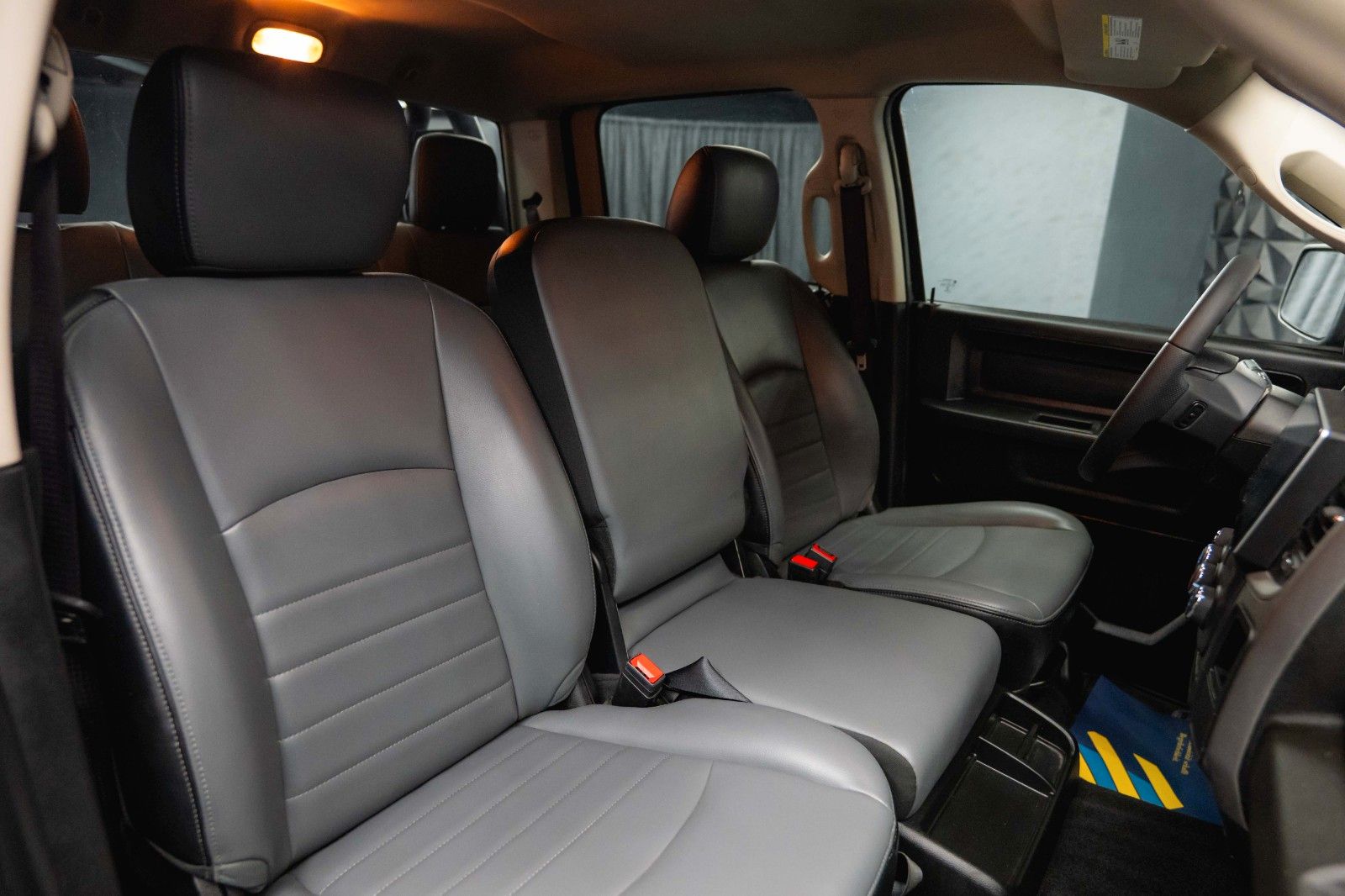 Fahrzeugabbildung Dodge RAM 5.7 V8 HEMI 4x4 OFFROAD Night-Paket LONGBED