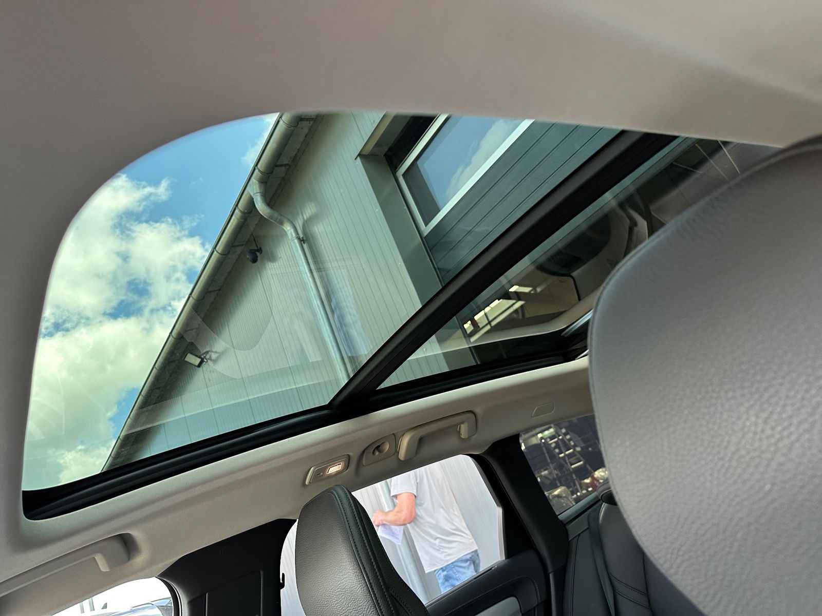 Fahrzeugabbildung Volvo V90 T8 Ultimate Dark NAV+LED+PANO+ACC+AHK+H&K+VC