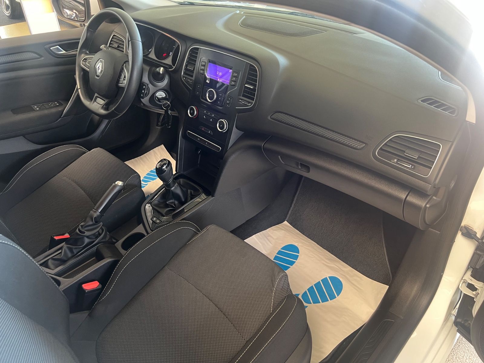 Fahrzeugabbildung Renault Megane IV Lim. 5-trg. Life *BLUETOOTH*LED*