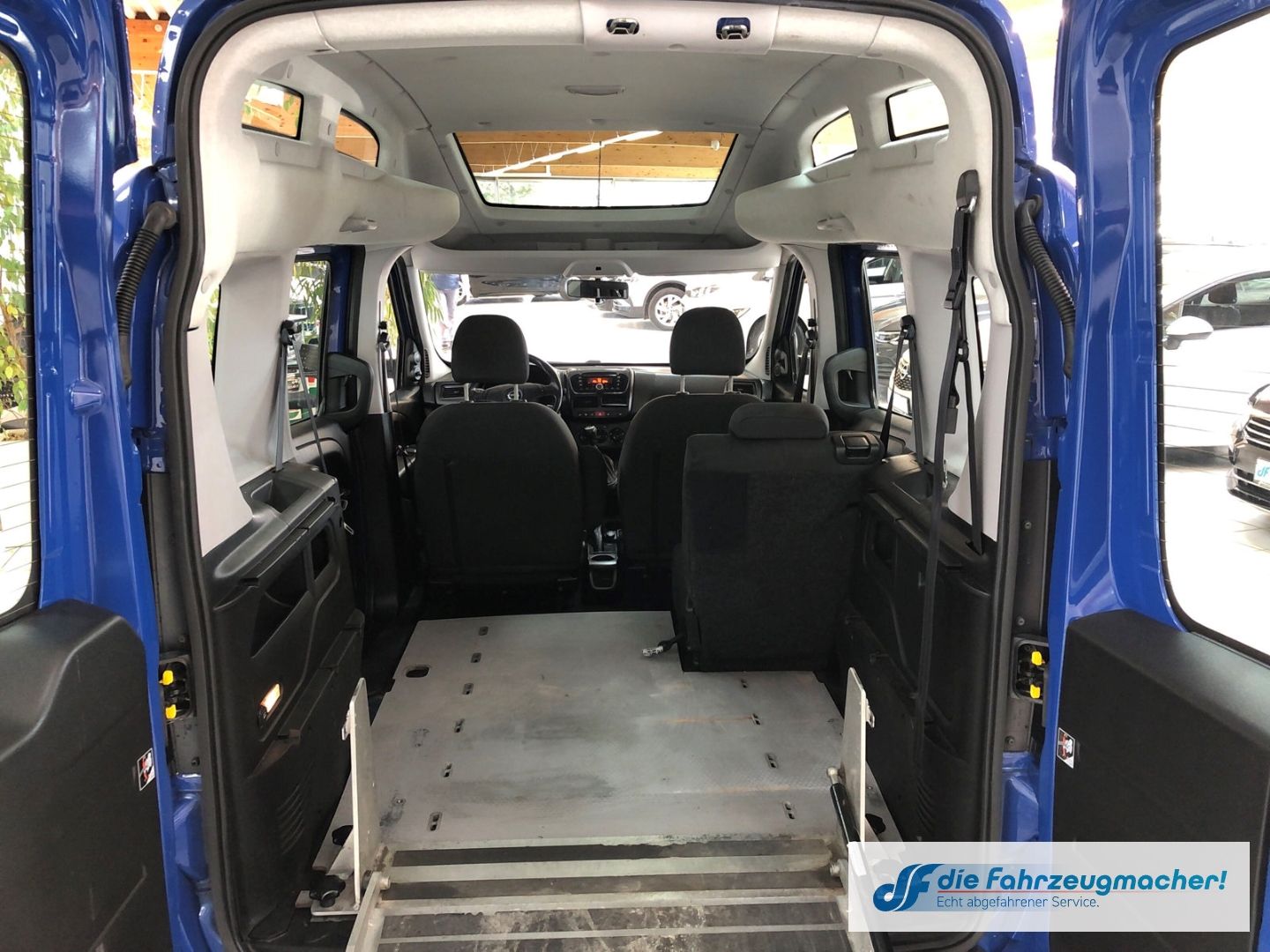 Fahrzeugabbildung Opel Combo D Colorado L1H2 1.4 SHZ  *BEHINDERTENGEREC