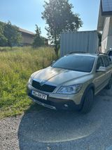 Skoda Octavia 2.0 TDI 4x4 Scout Combi Scout - Skoda Octavia aus 2011: Allradantrieb