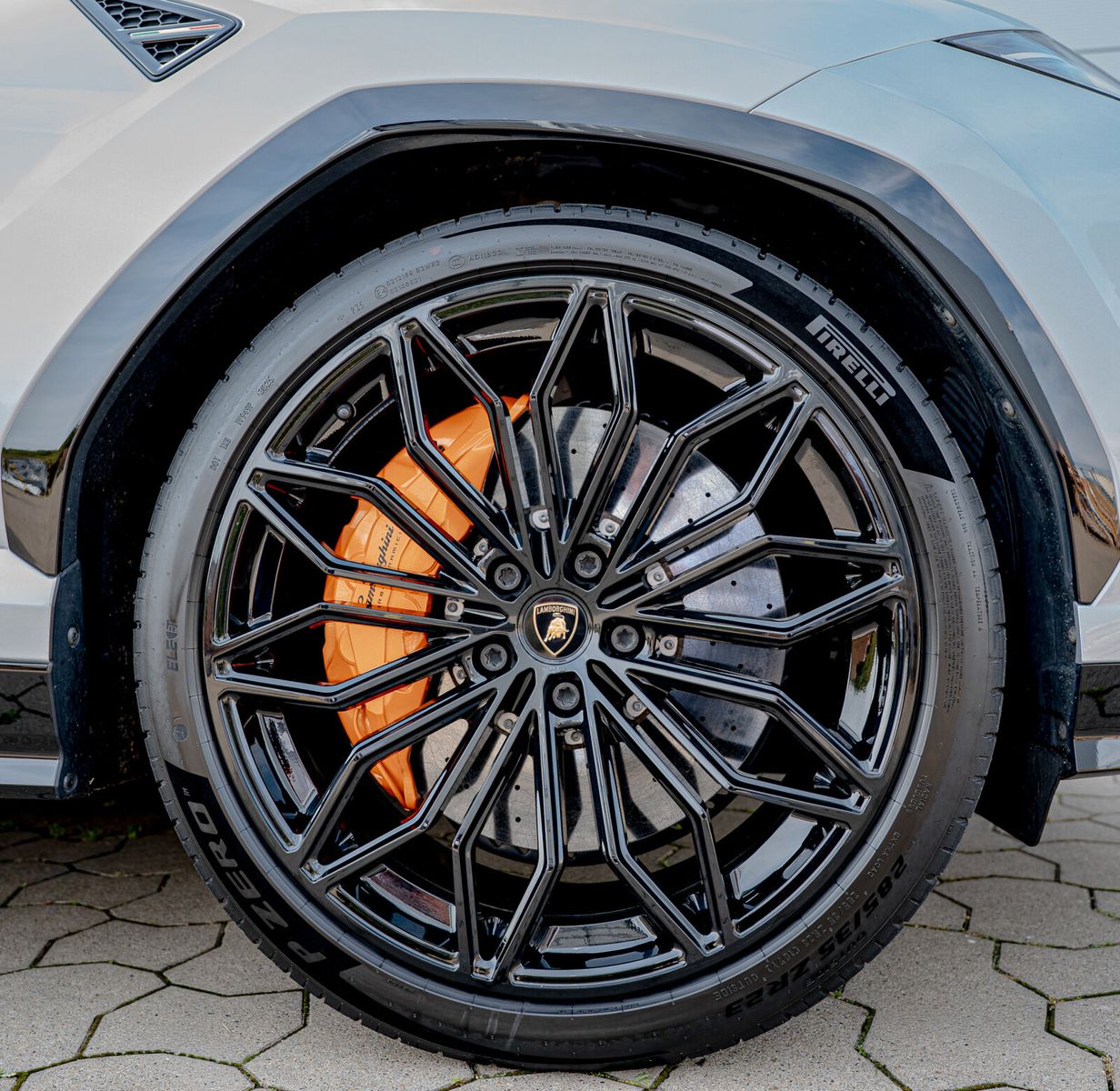 Lamborghini Urus SE Grigio Nimbus  Akrapovic  Pano.  Massage foto 9