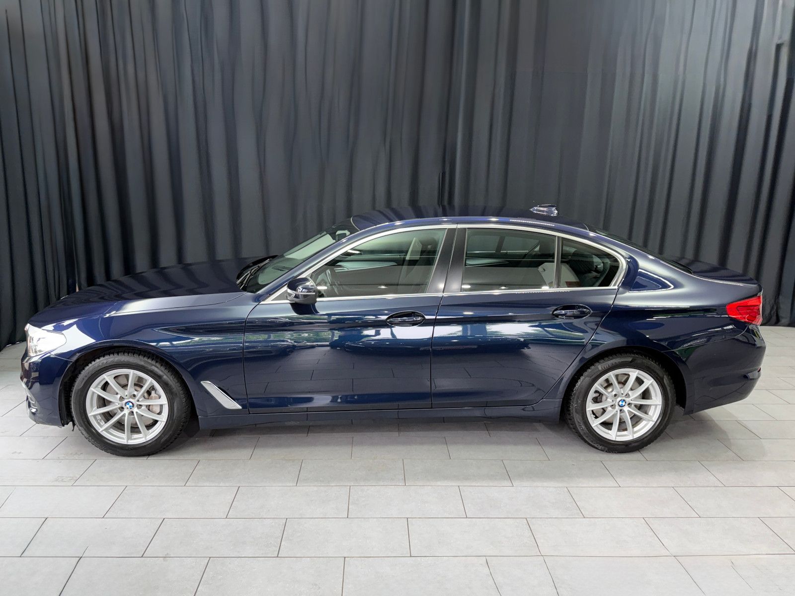 Fahrzeugabbildung BMW 530I Limousine|Driving Assistant|NAVI|PDC