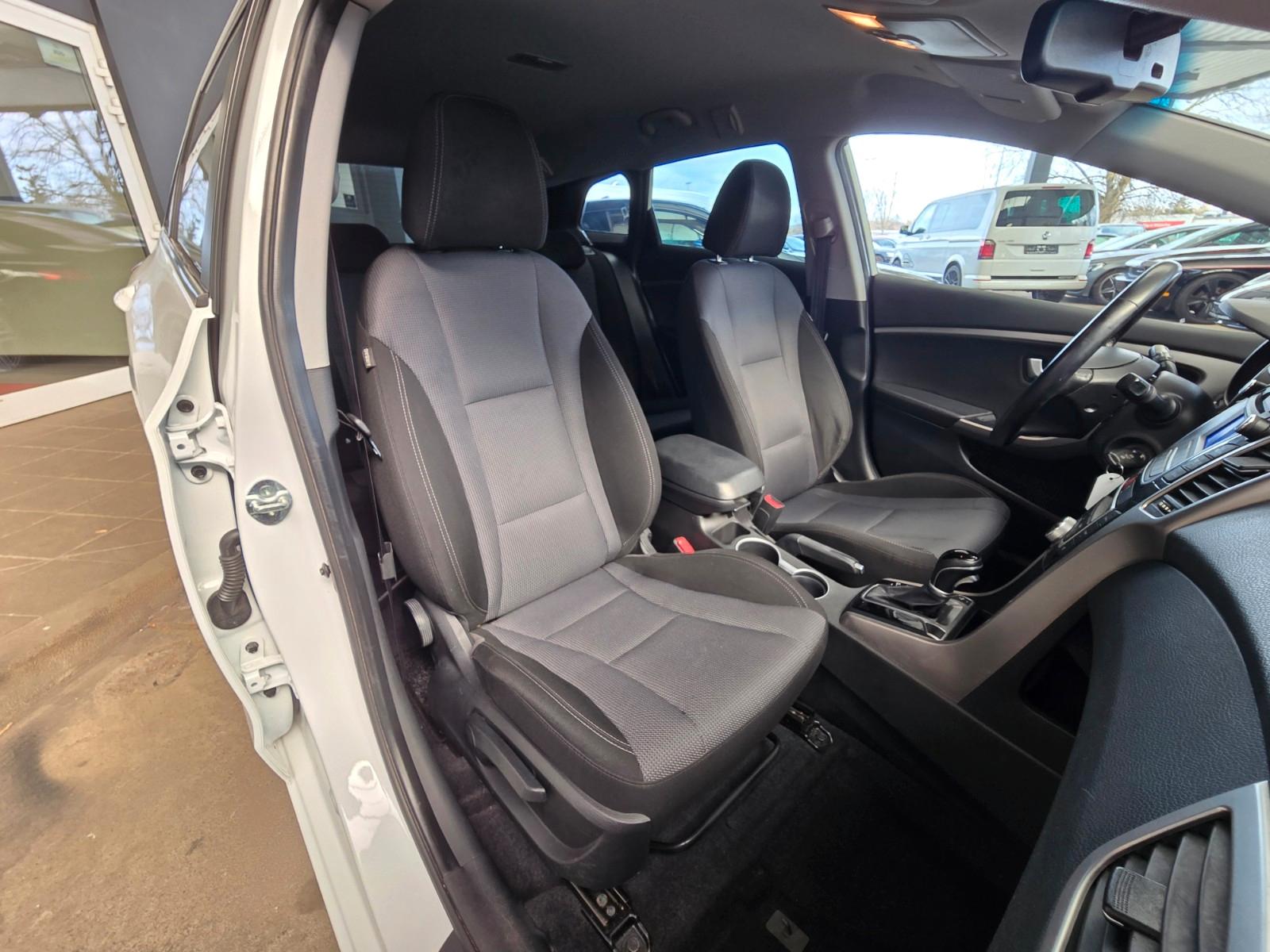 Hyundai i30 Kombi 1.6 GDi blue Passion Automatik Park/LM