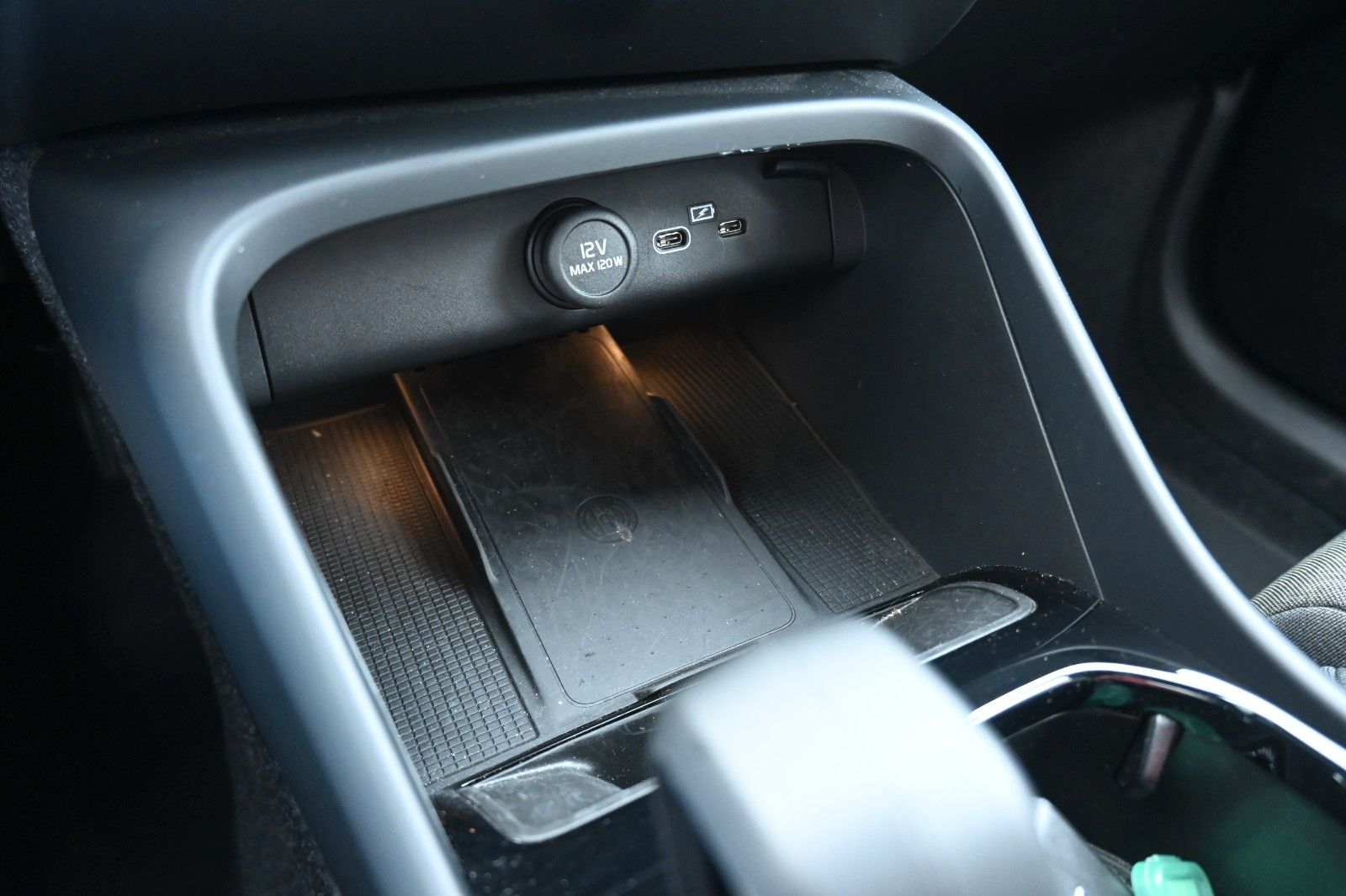 Fahrzeugabbildung Volvo XC40 B3 Plus Dark*FSHZG*360°*ACC*PIXEL