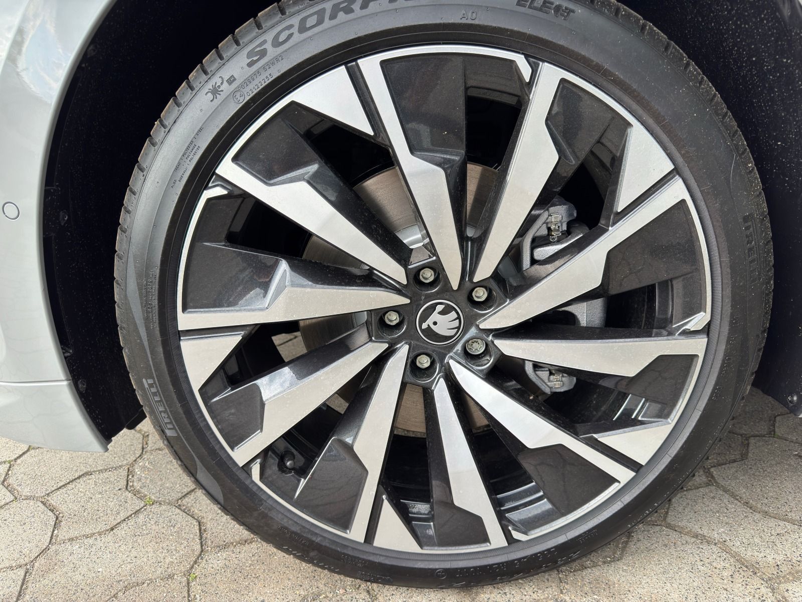 Fahrzeugabbildung SKODA Enyaq Coupé Sportline 85*360°Cam*AHK*Head-Up*21Z