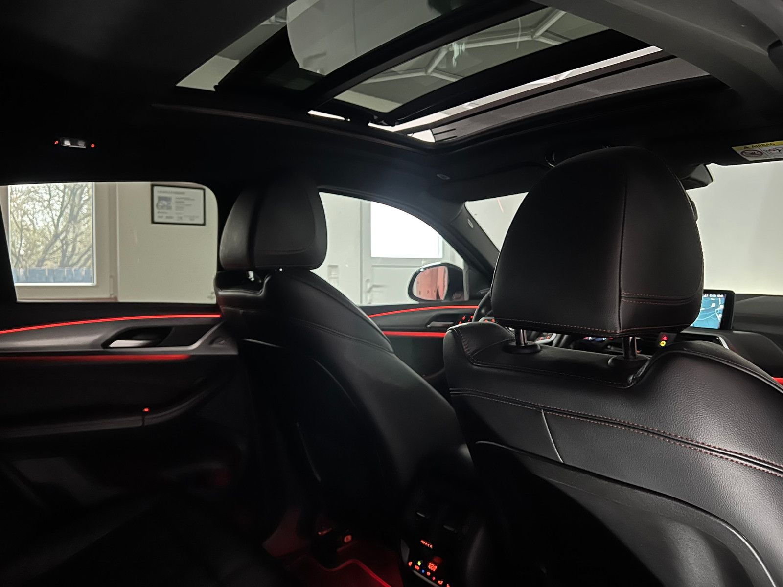 Fahrzeugabbildung BMW X4 xDrive 30 i M SPORT/AHK/ACC/LED/H&K/PANO/STHZ