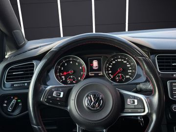 Volkswagen Golf - 11