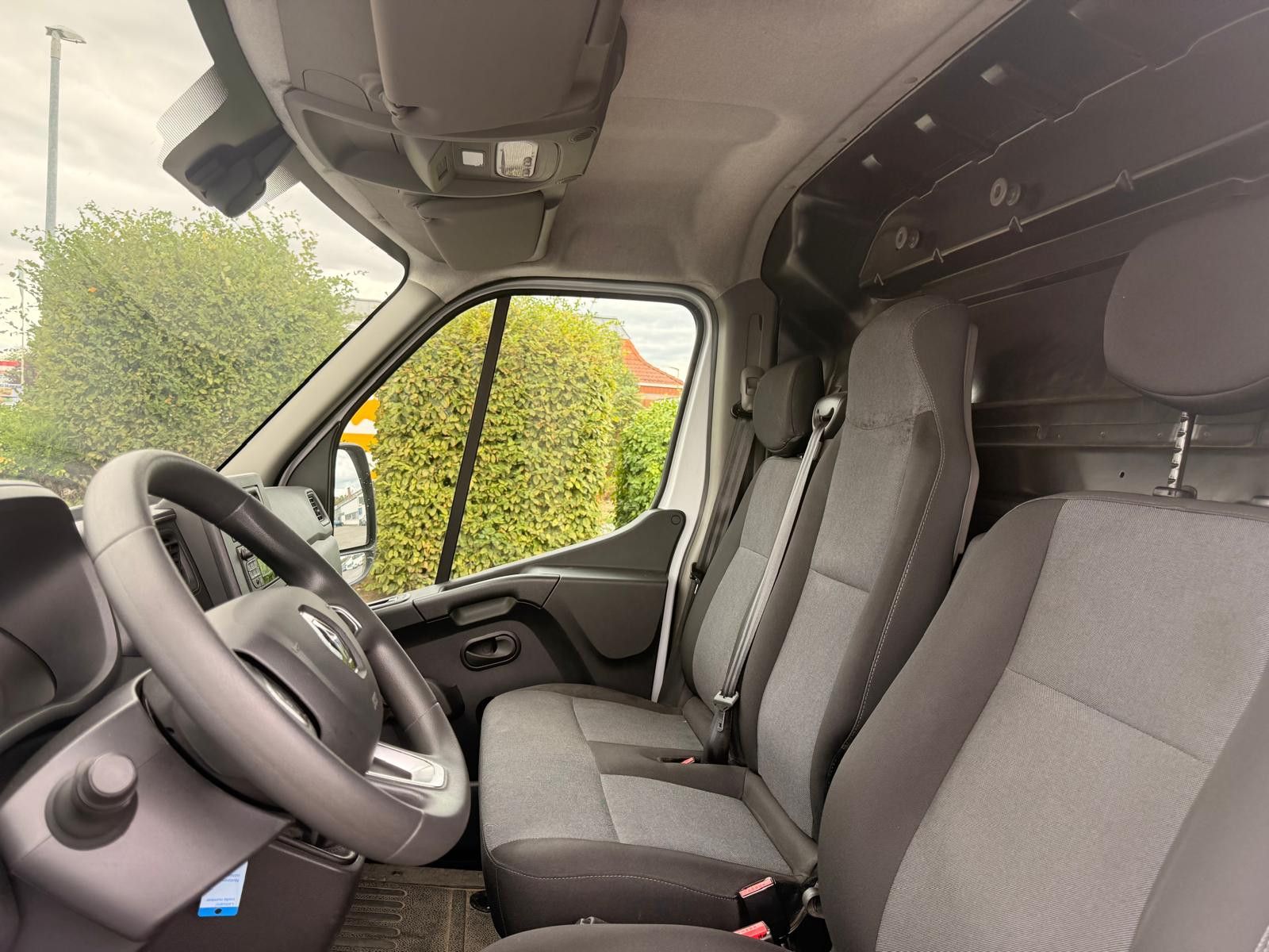 Fahrzeugabbildung Renault MasterIII Kasten L1H2 HKa 3,5t/1.HAND/SCHECKHEFT