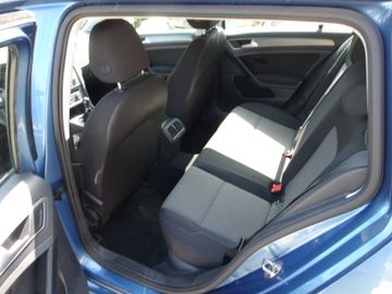Volkswagen Golf - 9