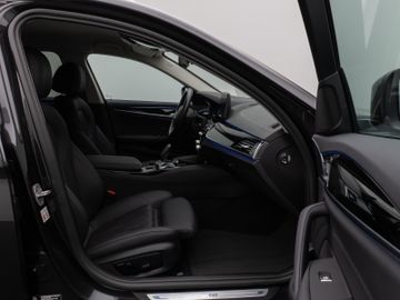 Fahrzeugabbildung BMW 520d xDr Tour AHK HUD HIFI ACC Komfortzug.