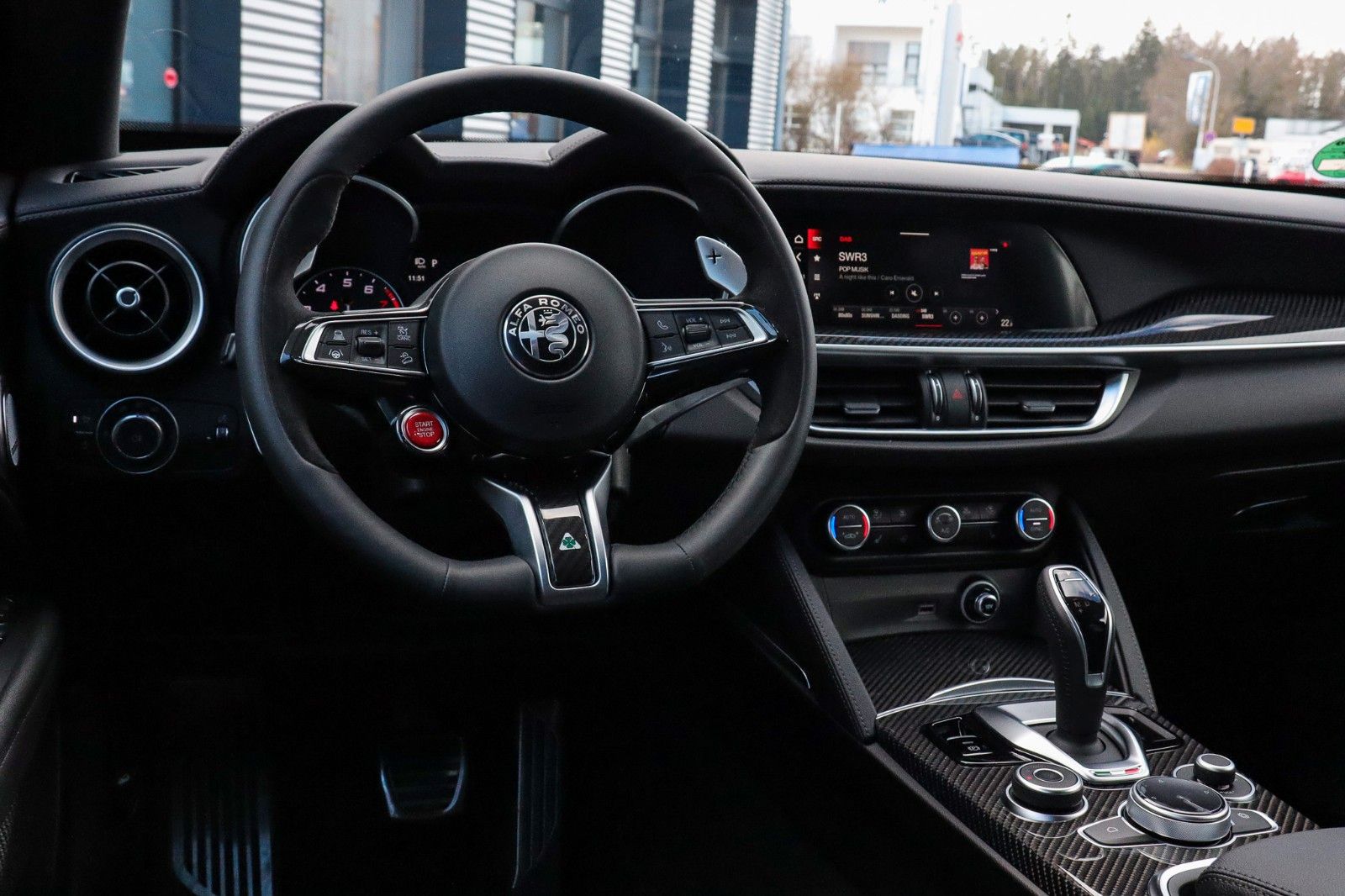 Fahrzeugabbildung Alfa Romeo Stelvio Quadrifoglio*Panorama*Leder*H&K*Kamera*