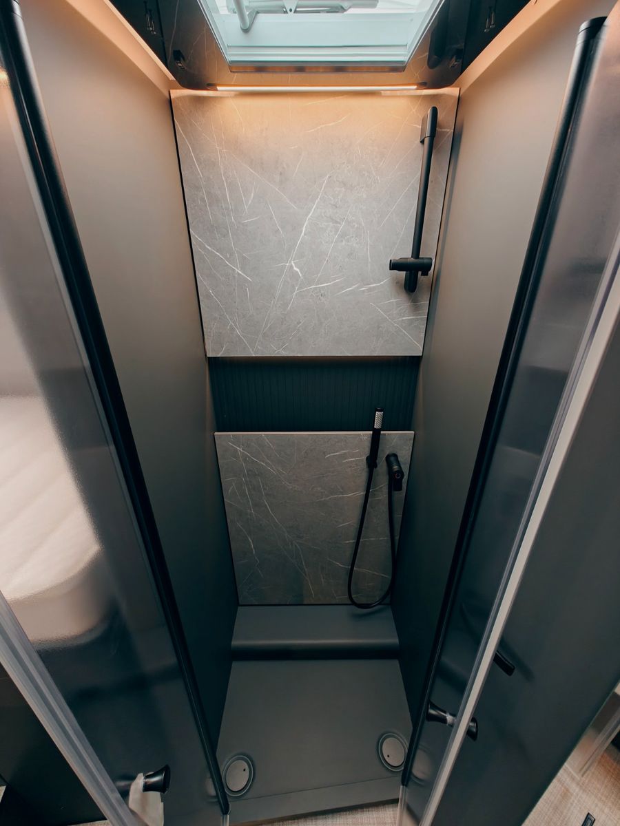 Fahrzeugabbildung HYMER / ERIBA / HYMERCAR B-KLASSE MC T 680 X - PTS SELENITGRAU MAGNO