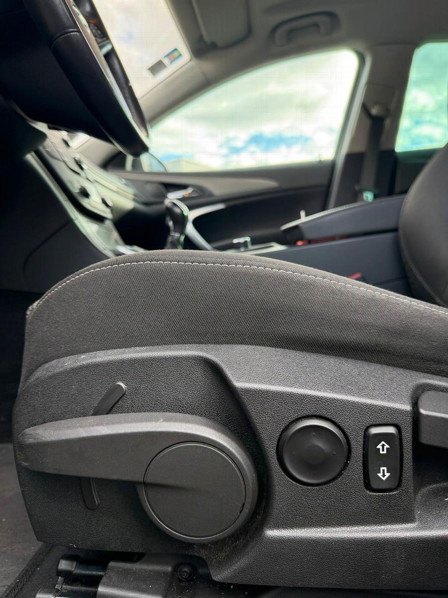 Opel Insignia 2011 — photo 11